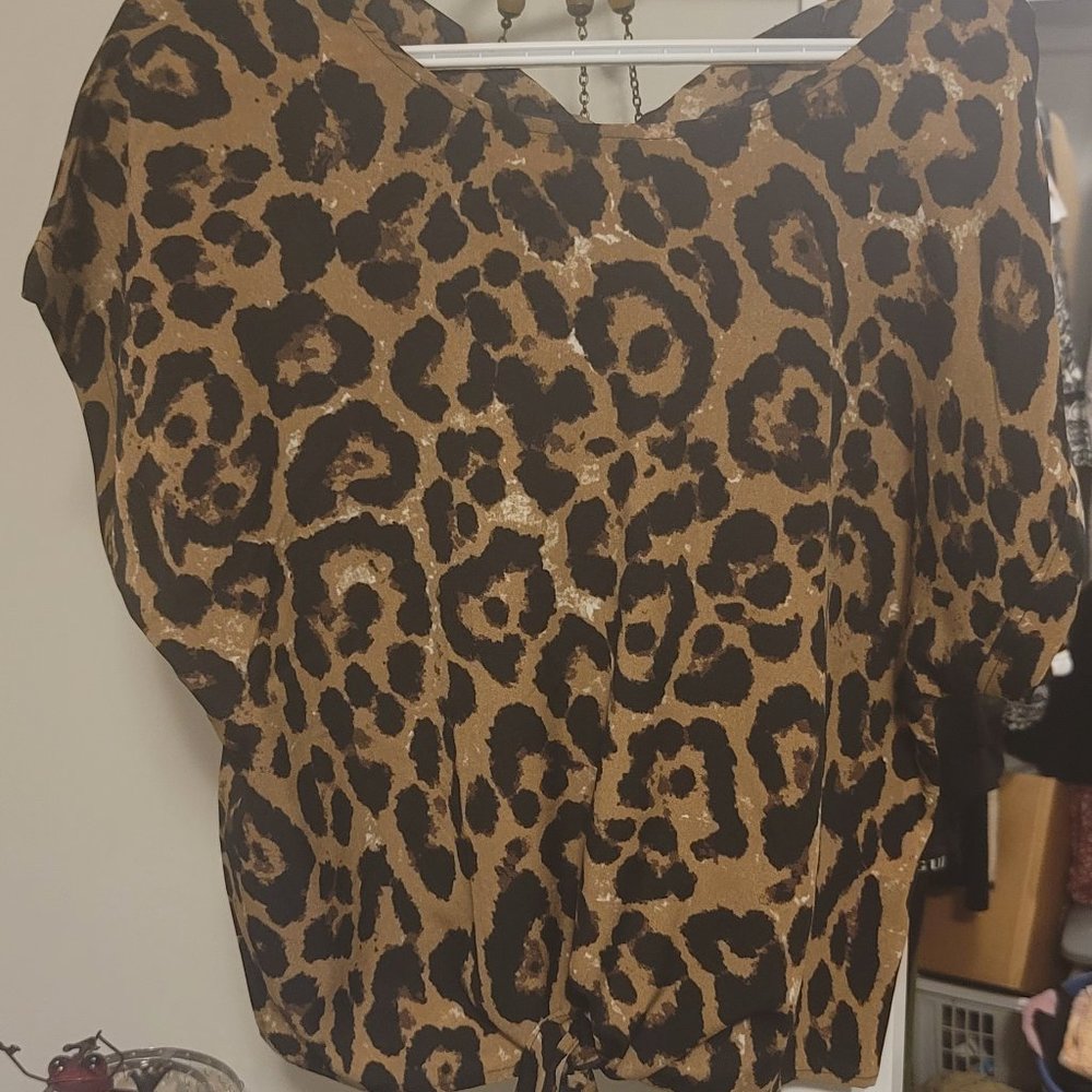 Short sleeved animal print top